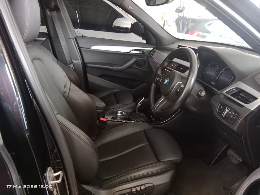 Foto Mobil Bekas Kabin Depan BMW X1 1.5 Sdrive18i tahun 2022