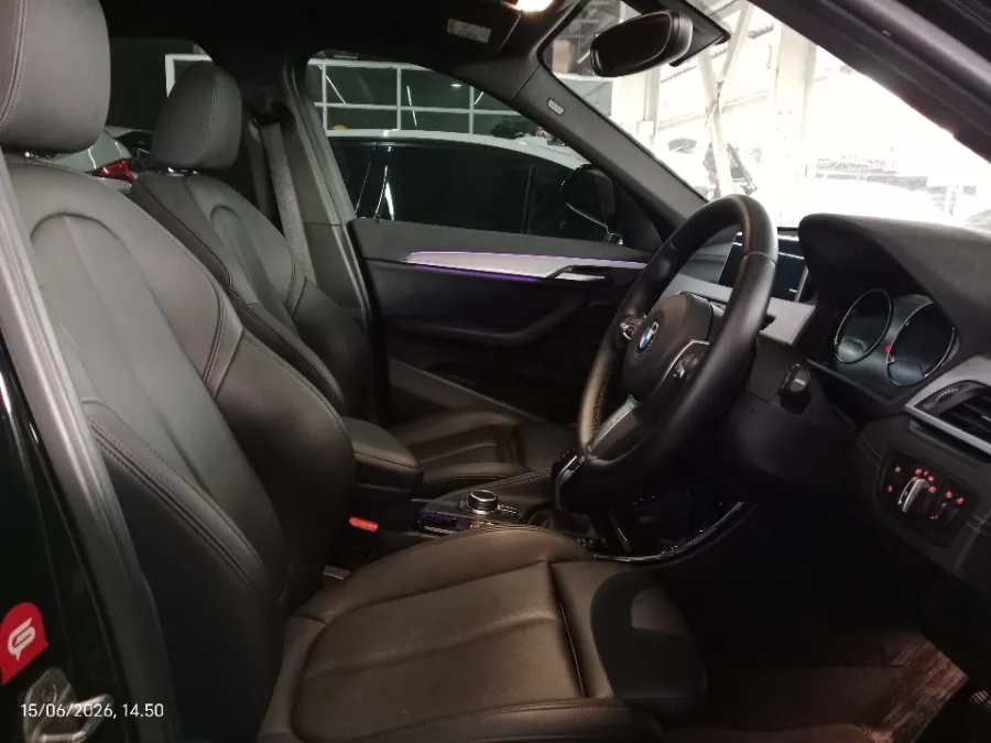 Foto Mobil Bekas Kabin Depan BMW X1 1.5 Sdrive18i tahun 2022