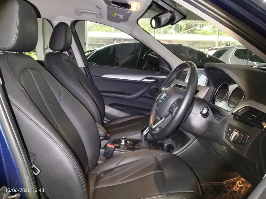 Foto Mobil Bekas Kabin Depan BMW X1 1.5 Sdrive18i tahun 2022