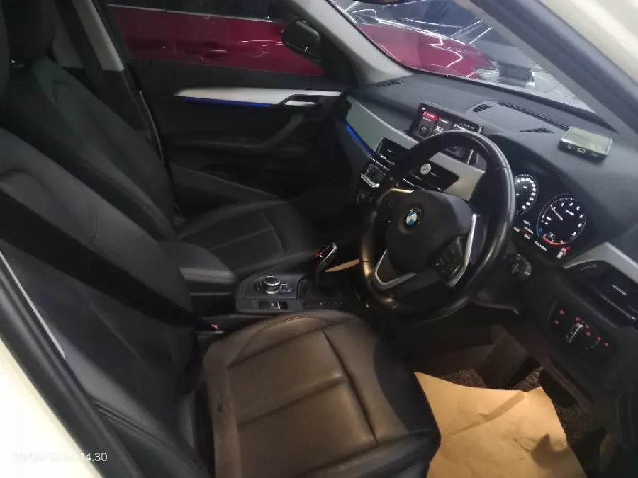 Foto Mobil Bekas Kabin Depan BMW X1 1.5 Sdrive18i tahun 2022