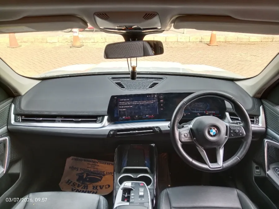 Foto Mobil Bekas Dashboard BMW X1 1.5 Sdrive18i tahun 2023