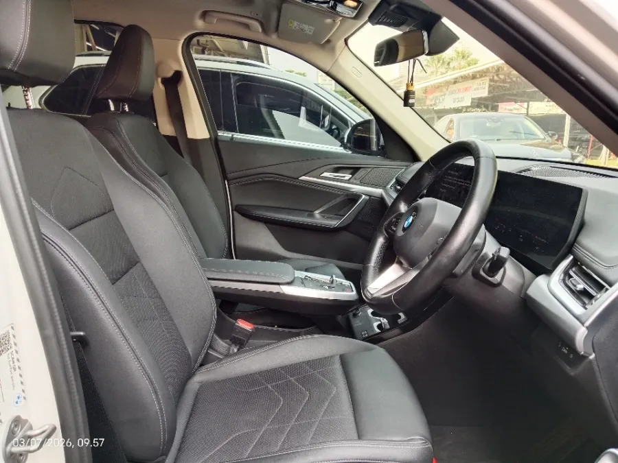Foto Mobil Bekas Kabin Depan BMW X1 1.5 Sdrive18i tahun 2023