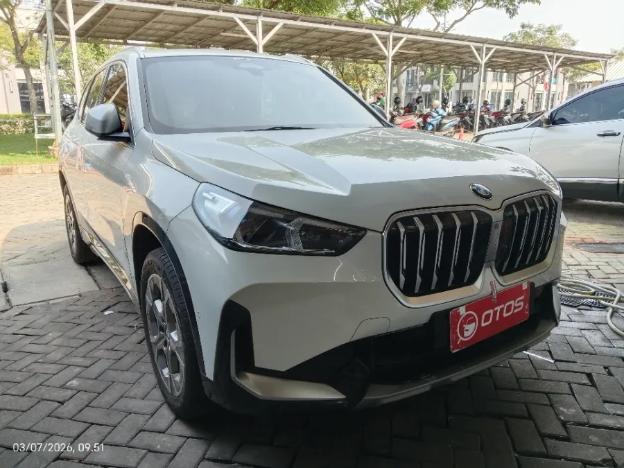 Foto Mobil Bekas Kanan Depan BMW X1 1.5 Sdrive18i tahun 2023