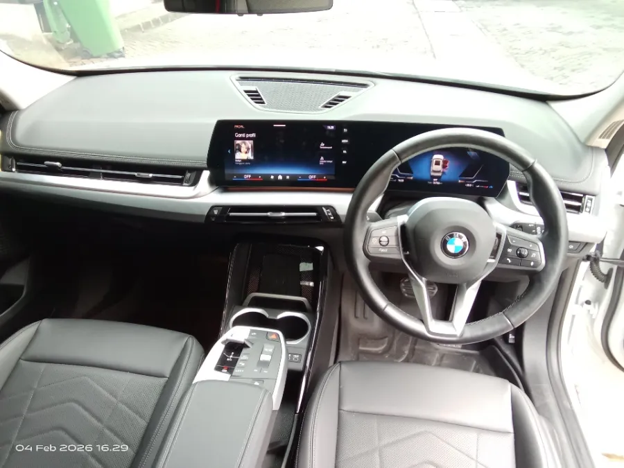 Foto Mobil Bekas Dashboard BMW X1 1.5 Sdrive18i tahun 2024