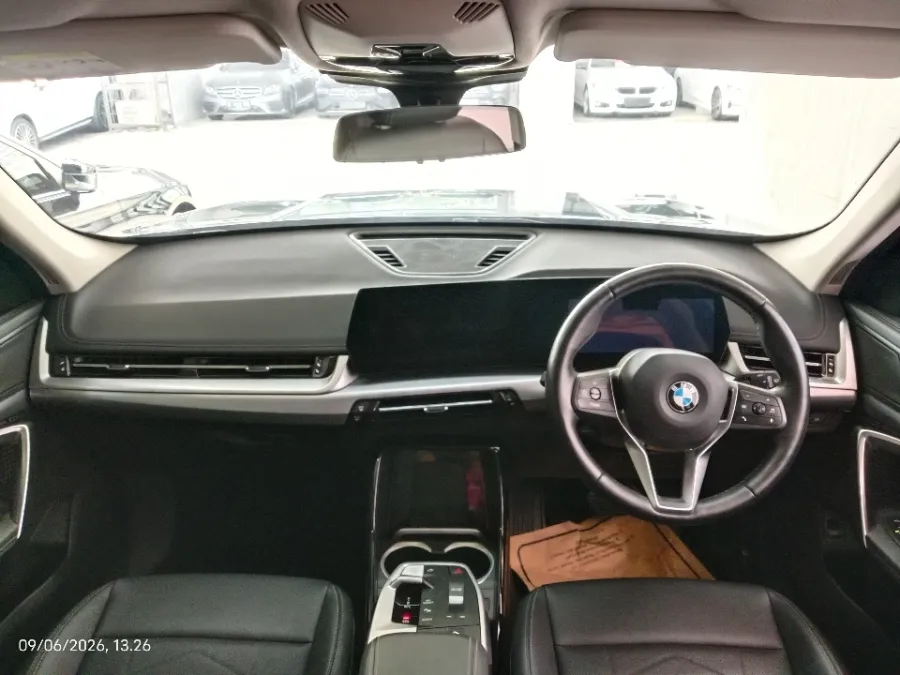 Foto Mobil Bekas Dashboard BMW X1 1.5 Sdrive18i tahun 2024