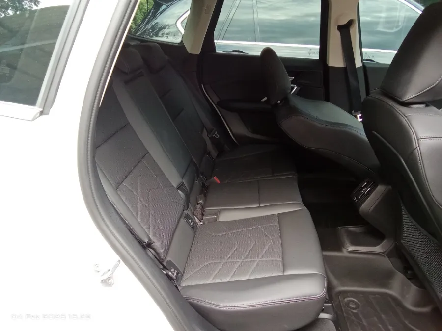 Foto Mobil Bekas Kabin Belakang BMW X1 1.5 Sdrive18i tahun 2024