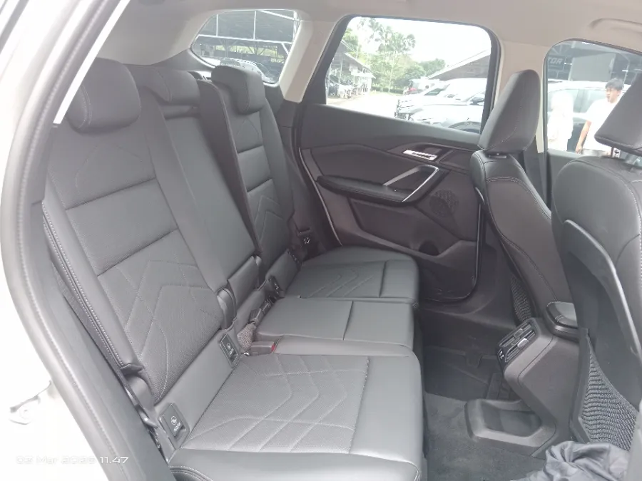 Foto Mobil Bekas Kabin Belakang BMW X1 1.5 Sdrive18i tahun 2024