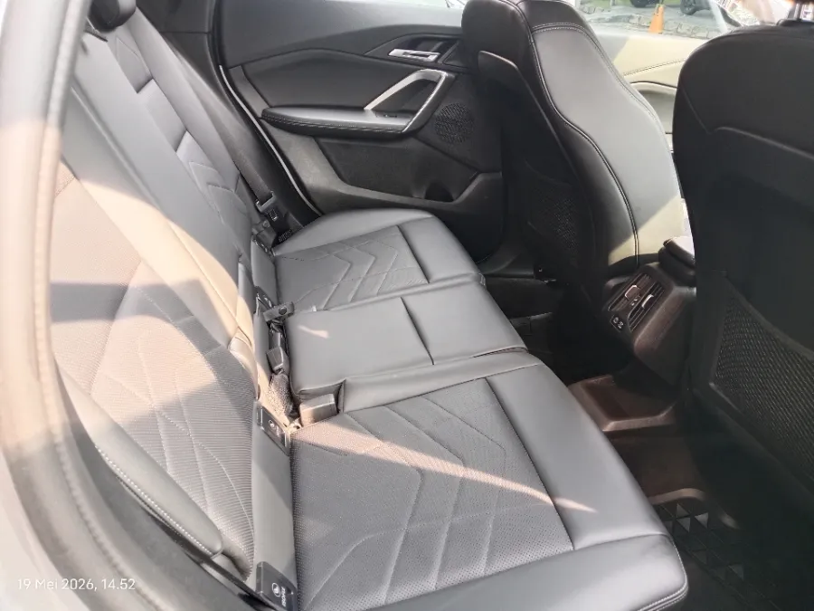 Foto Mobil Bekas Kabin Belakang BMW X1 1.5 Sdrive18i tahun 2024