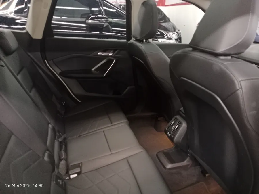 Foto Mobil Bekas Kabin Belakang BMW X1 1.5 Sdrive18i tahun 2024