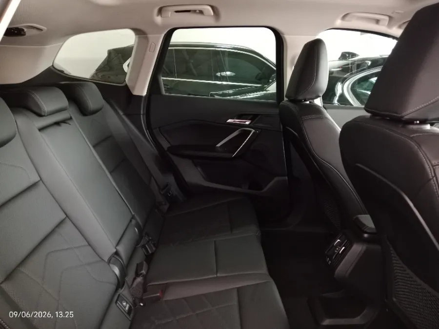 Foto Mobil Bekas Kabin Belakang BMW X1 1.5 Sdrive18i tahun 2024