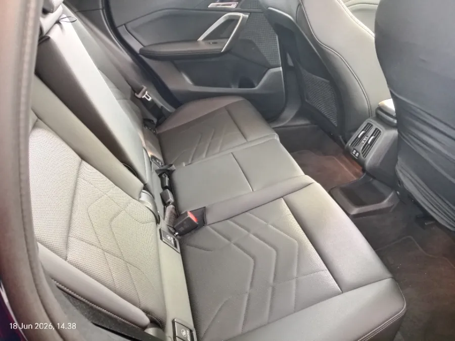 Foto Mobil Bekas Kabin Belakang BMW X1 1.5 Sdrive18i tahun 2024