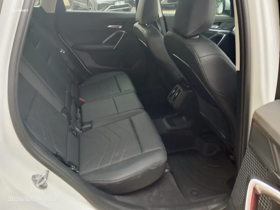 Foto Mobil Bekas Kabin Belakang BMW X1 1.5 Sdrive18i tahun 2024