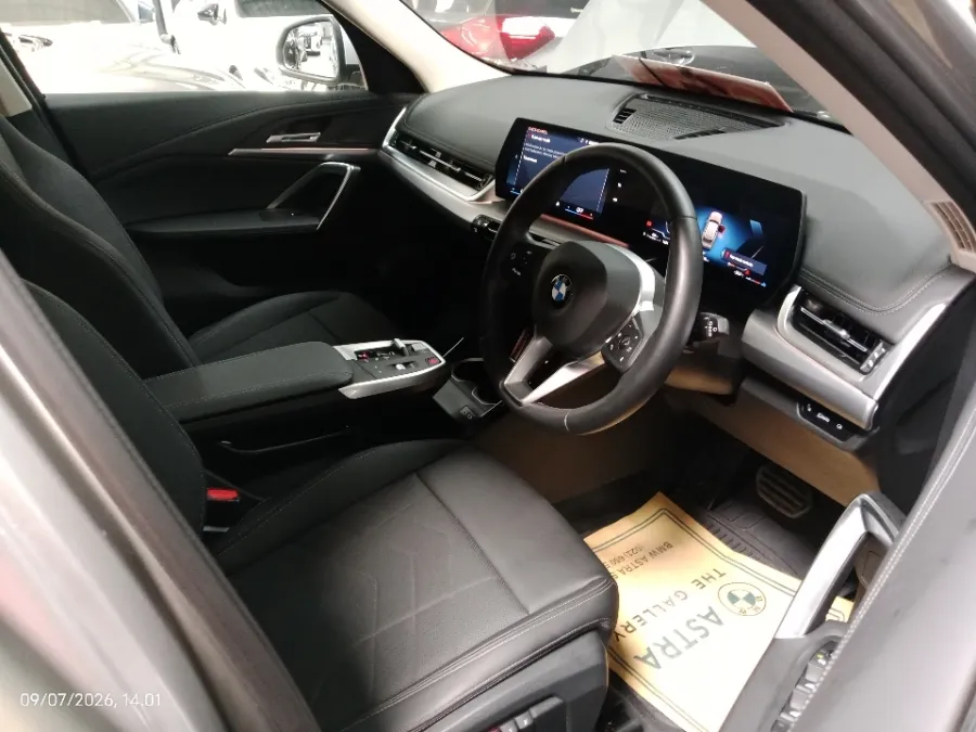Foto Mobil Bekas Kabin Depan BMW X1 1.5 Sdrive18i tahun 2024