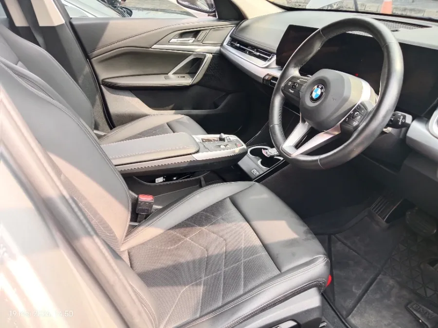 Foto Mobil Bekas Kabin Depan BMW X1 1.5 Sdrive18i tahun 2024