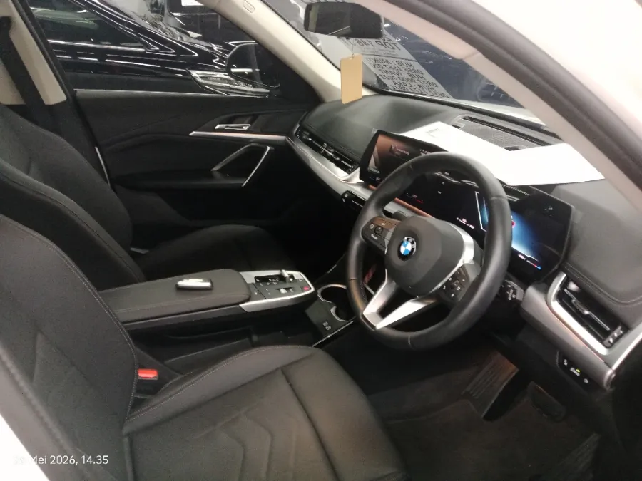 Foto Mobil Bekas Kabin Depan BMW X1 1.5 Sdrive18i tahun 2024