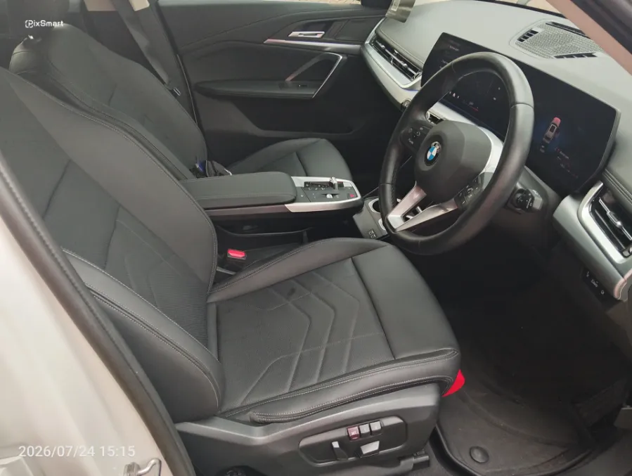 Foto Mobil Bekas Kabin Depan BMW X1 1.5 Sdrive18i tahun 2024