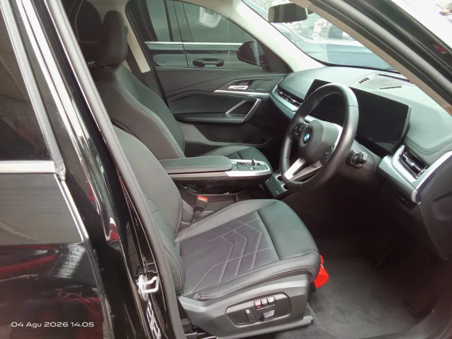 Foto Mobil Bekas Kabin Depan BMW X1 1.5 Sdrive18i tahun 2024