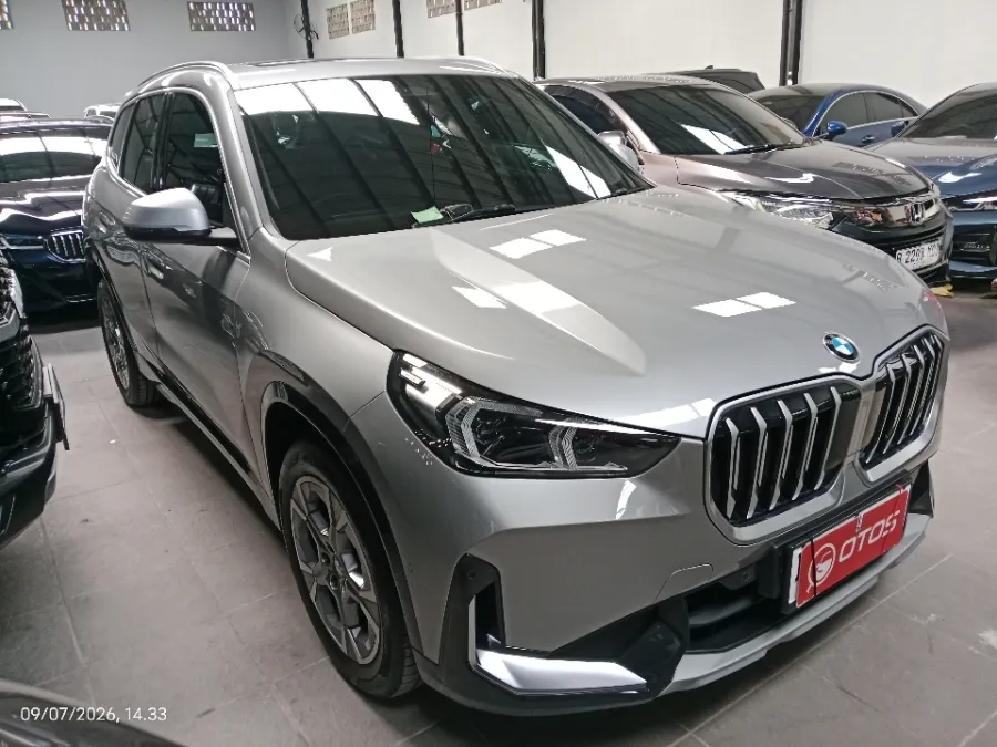 Foto Mobil Bekas Kanan Depan BMW X1 1.5 Sdrive18i tahun 2024