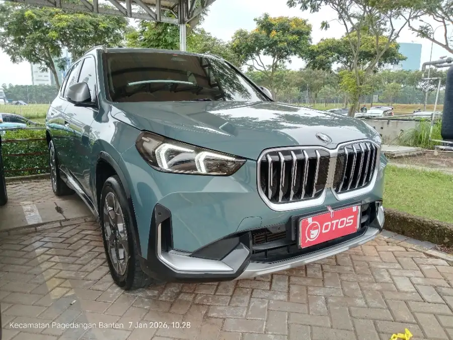 Foto Mobil Bekas Kanan Depan BMW X1 1.5 Sdrive18i tahun 2024