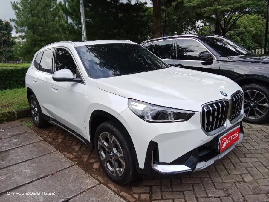 Foto Mobil Bekas Kanan Depan BMW X1 1.5 Sdrive18i tahun 2024