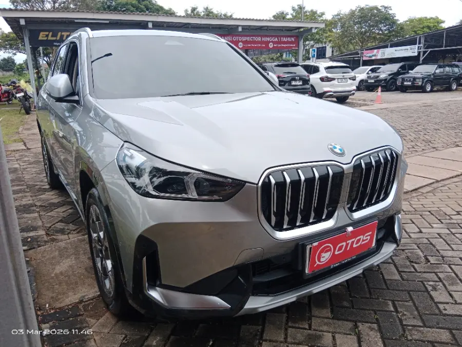Foto Mobil Bekas Kanan Depan BMW X1 1.5 Sdrive18i tahun 2024