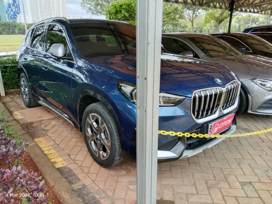Foto Mobil Bekas Kanan Depan BMW X1 1.5 Sdrive18i tahun 2024