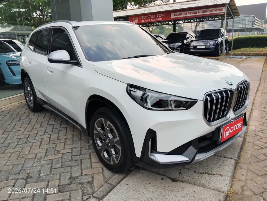Foto Mobil Bekas Kanan Depan BMW X1 1.5 Sdrive18i tahun 2024