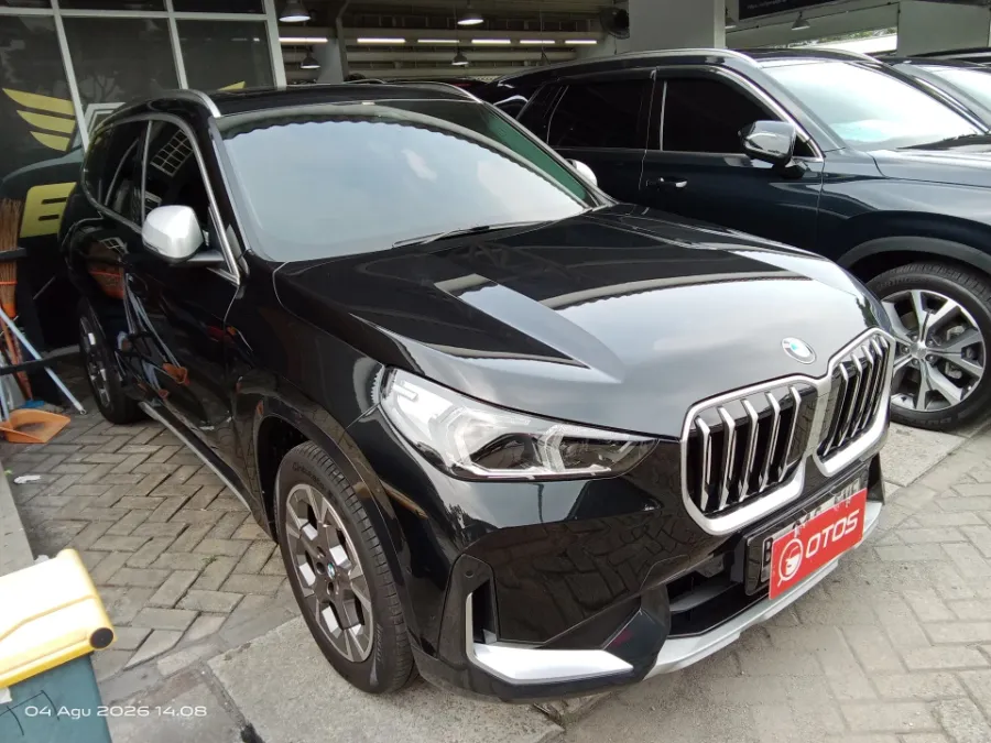 Foto Mobil Bekas Kanan Depan BMW X1 1.5 Sdrive18i tahun 2024
