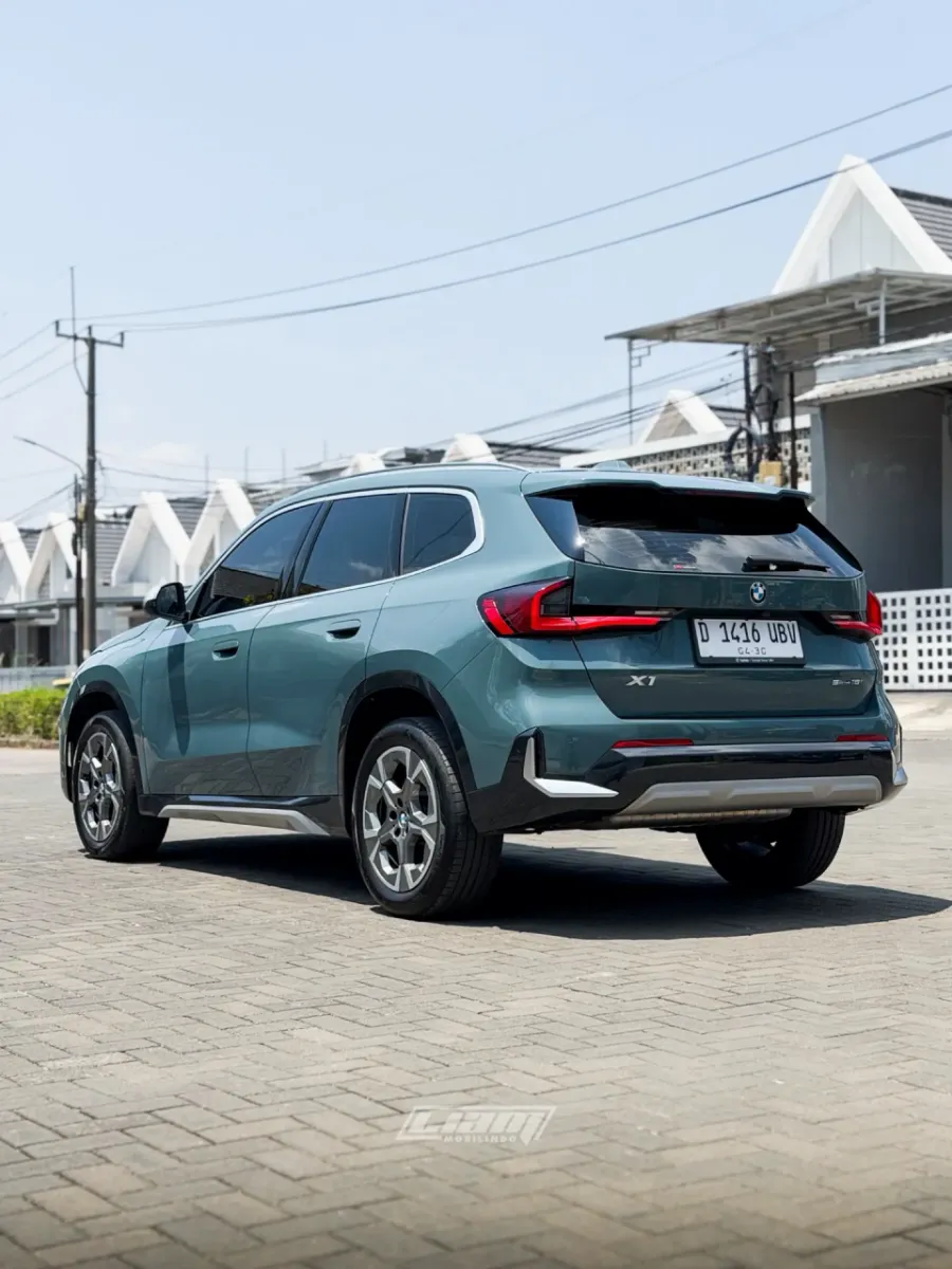 Foto Mobil Bekas Kiri Belakang BMW X1 1.5 Sdrive18i tahun 2024