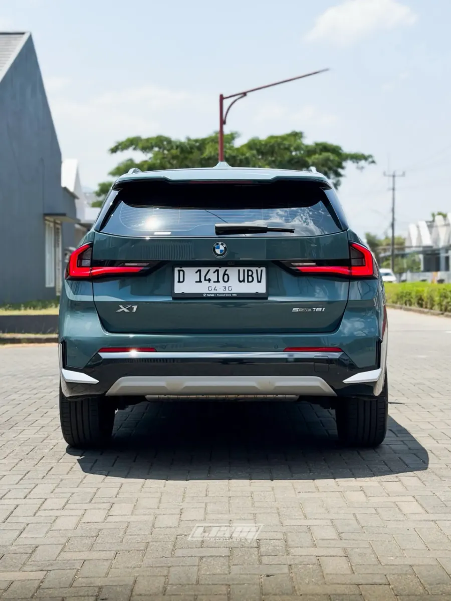 Foto Mobil Bekas Tampak Belakang BMW X1 1.5 Sdrive18i tahun 2024