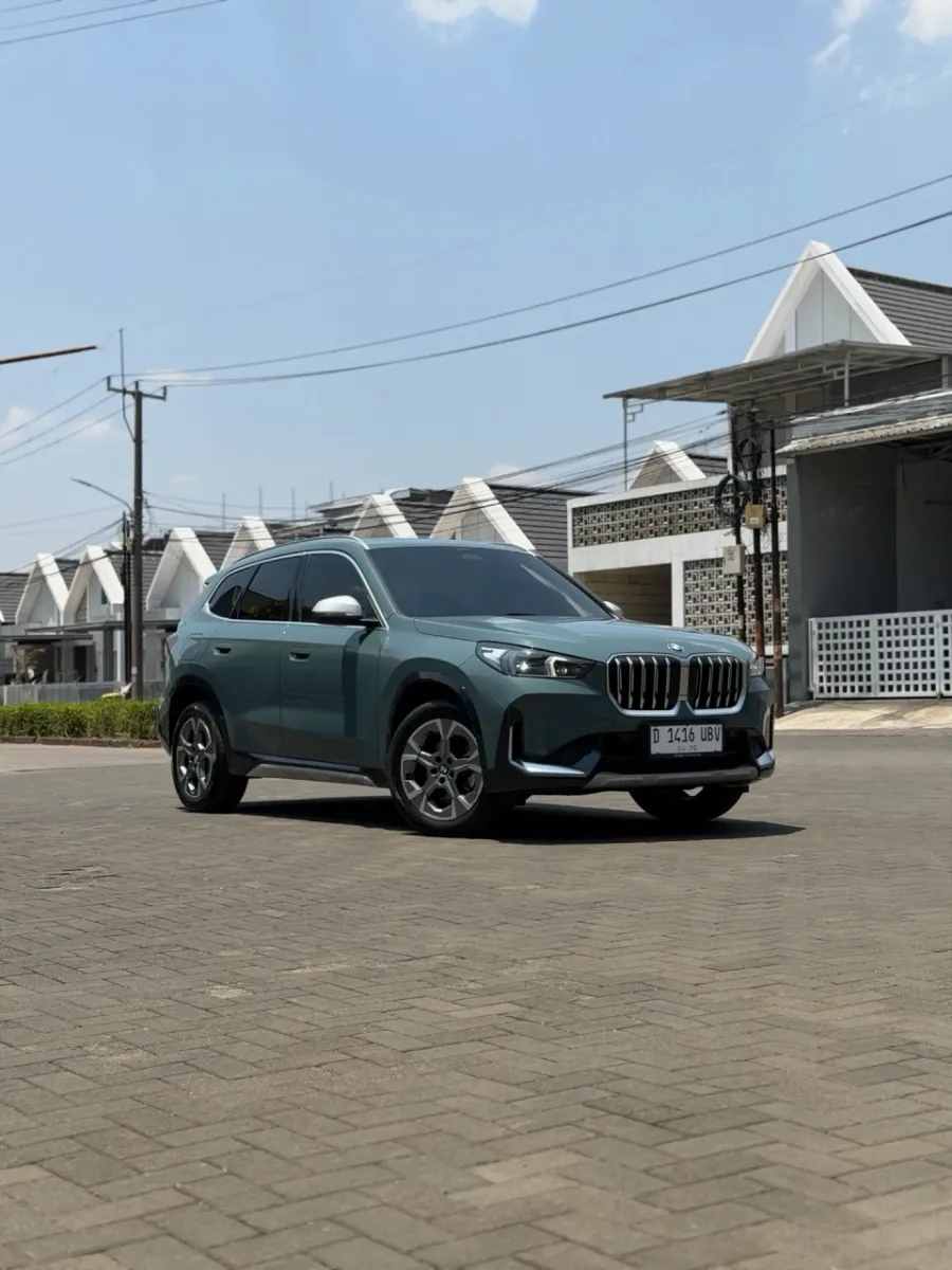Foto Mobil Bekas Tampak Samping BMW X1 1.5 Sdrive18i tahun 2024