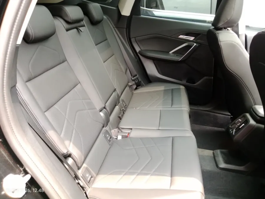 Foto Mobil Bekas Kabin Belakang BMW X1 1.5 Sdrive18i tahun 2025