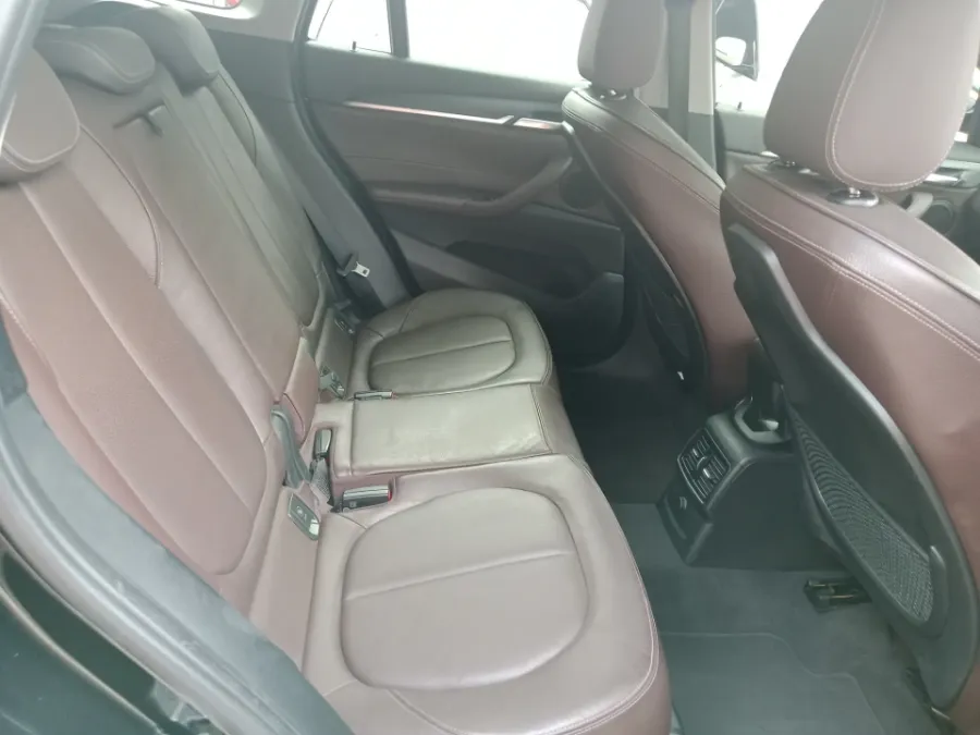 Foto Mobil Bekas Kabin Belakang BMW X1 1.5 Sdrive18i Xline tahun 2017