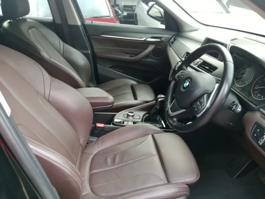 Foto Mobil Bekas Kabin Depan BMW X1 1.5 Sdrive18i Xline tahun 2017