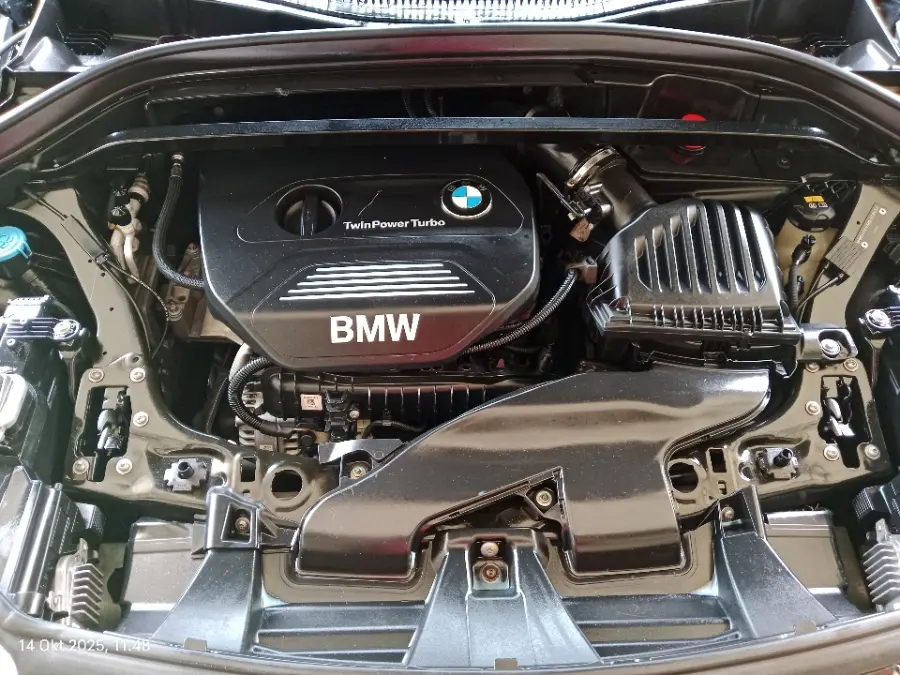 Foto Mobil Bekas Mesin BMW X1 1.5 Sdrive18i Xline tahun 2017