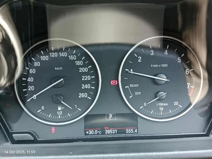 Foto Mobil Bekas Odometer BMW X1 1.5 Sdrive18i Xline tahun 2017