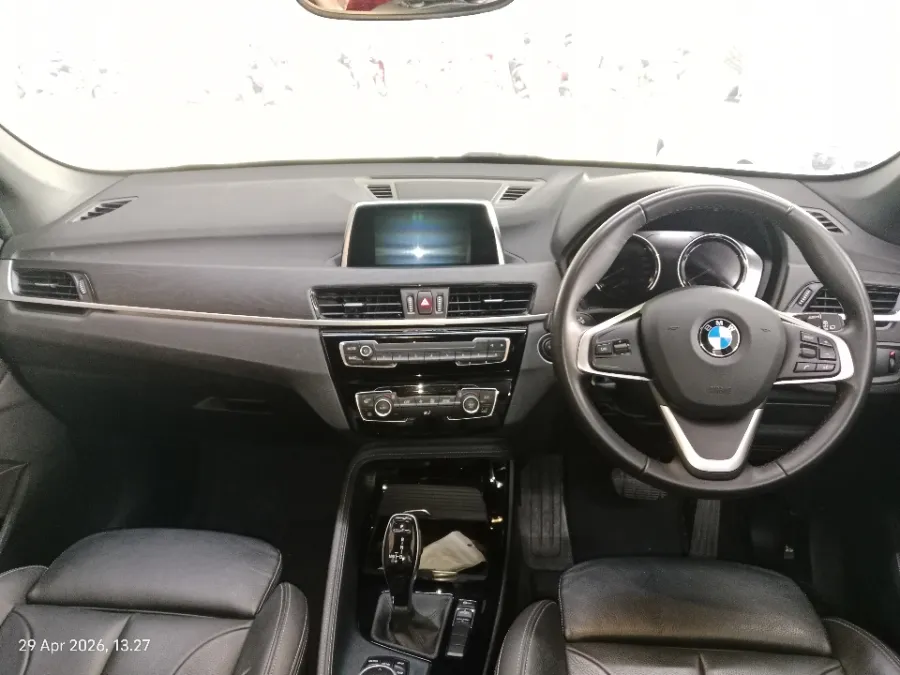 Foto Mobil Bekas Dashboard BMW X1 1.5 Sdrive18i Xline tahun 2019