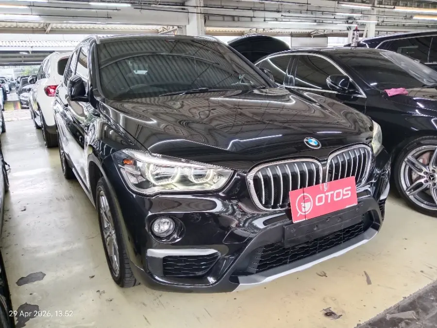 Foto Mobil Bekas Kanan Depan BMW X1 1.5 Sdrive18i Xline tahun 2019