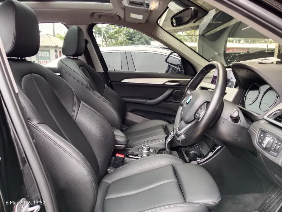 Foto Mobil Bekas Kabin Depan BMW X1 1.5 Sdrive18i Xline tahun 2021