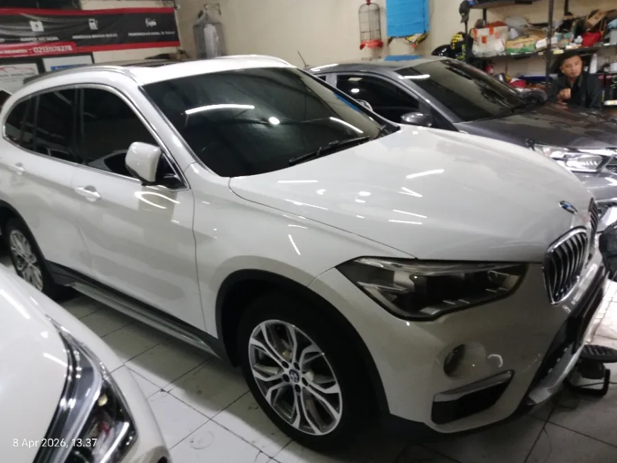 Foto Mobil Bekas Kanan Depan BMW X1 2.0 Sdrive18i tahun 2018
