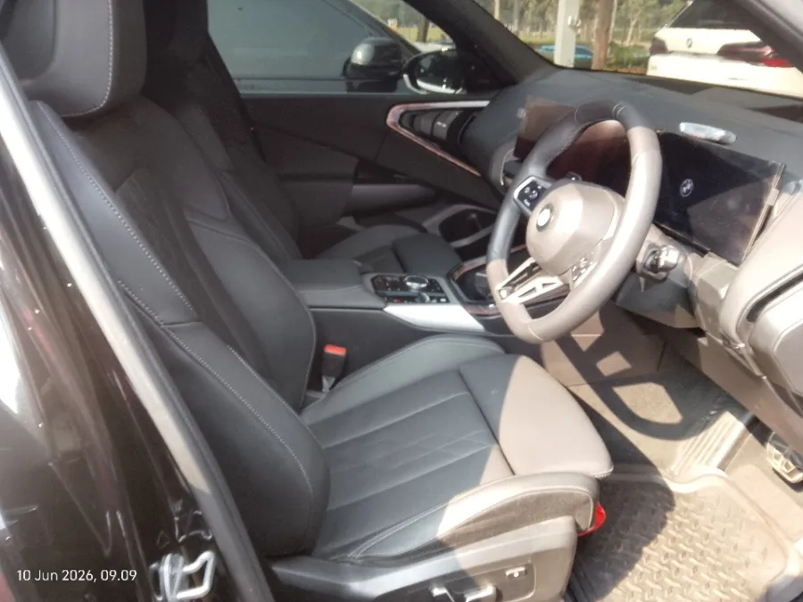 Foto Mobil Bekas Kabin Depan BMW X3 2.0 Xdrive20i Luxury tahun 2025