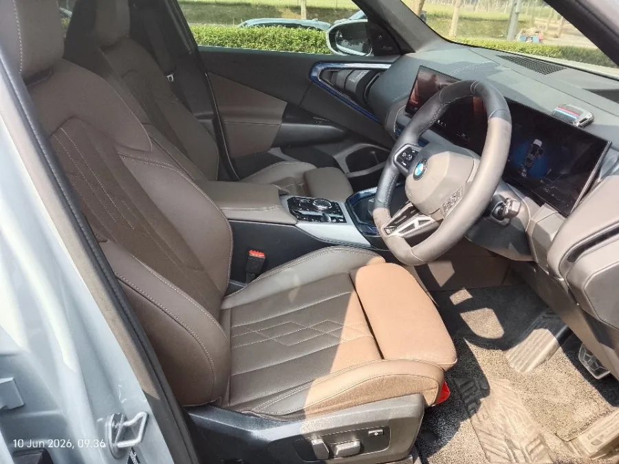 Foto Mobil Bekas Kabin Depan BMW X3 2.0 Xdrive20i Luxury tahun 2025