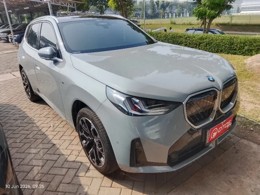 Foto Mobil Bekas Kanan Depan BMW X3 2.0 Xdrive20i Luxury tahun 2025