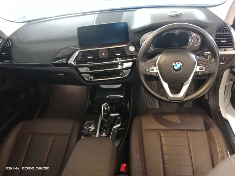 Foto Mobil Bekas Dashboard BMW X3 2.0 Xdrive20i Xline tahun 2019
