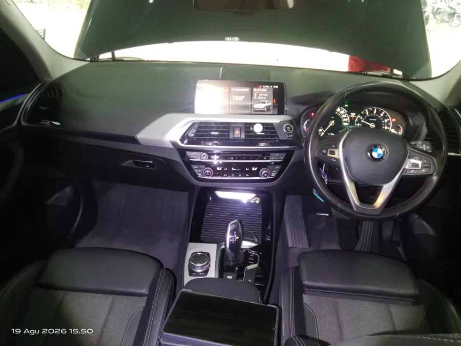 Foto Mobil Bekas Dashboard BMW X3 2.0 Xdrive20i Xline tahun 2019