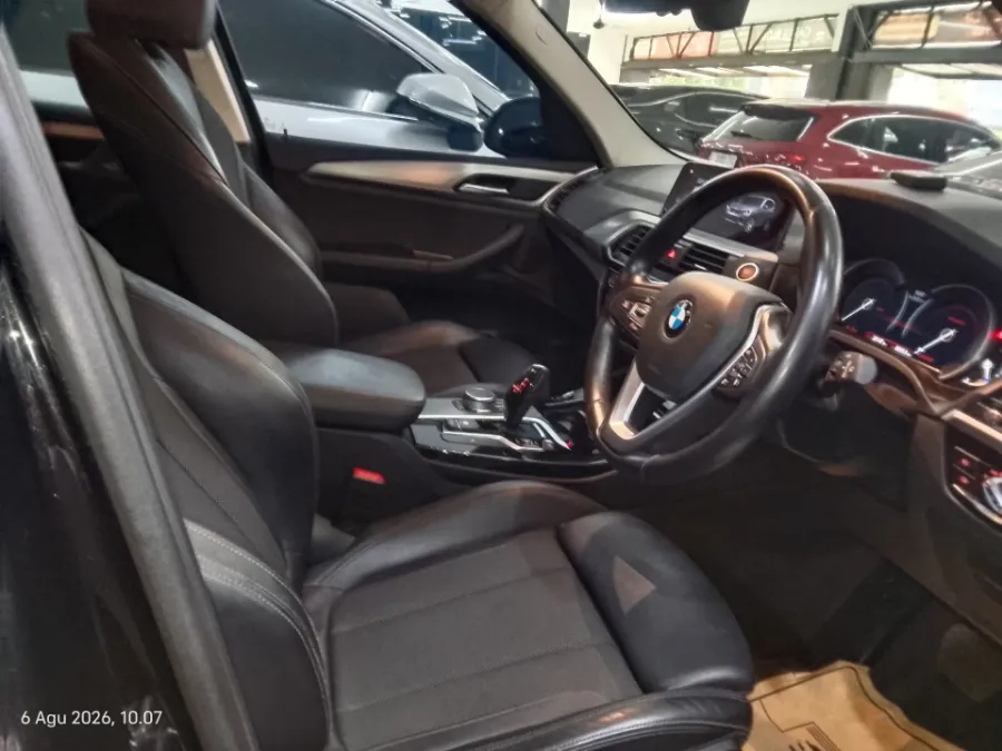 Foto Mobil Bekas Kabin Depan BMW X3 2.0 Xdrive20i Xline tahun 2019
