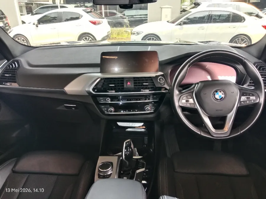 Foto Mobil Bekas Dashboard BMW X3 2.0 Xdrive20i Xline tahun 2020