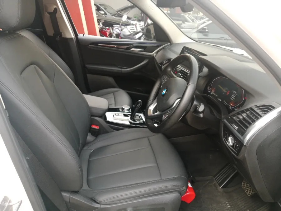 Foto Mobil Bekas Kabin Depan BMW X3 2.0 Xdrive20i Xline tahun 2021