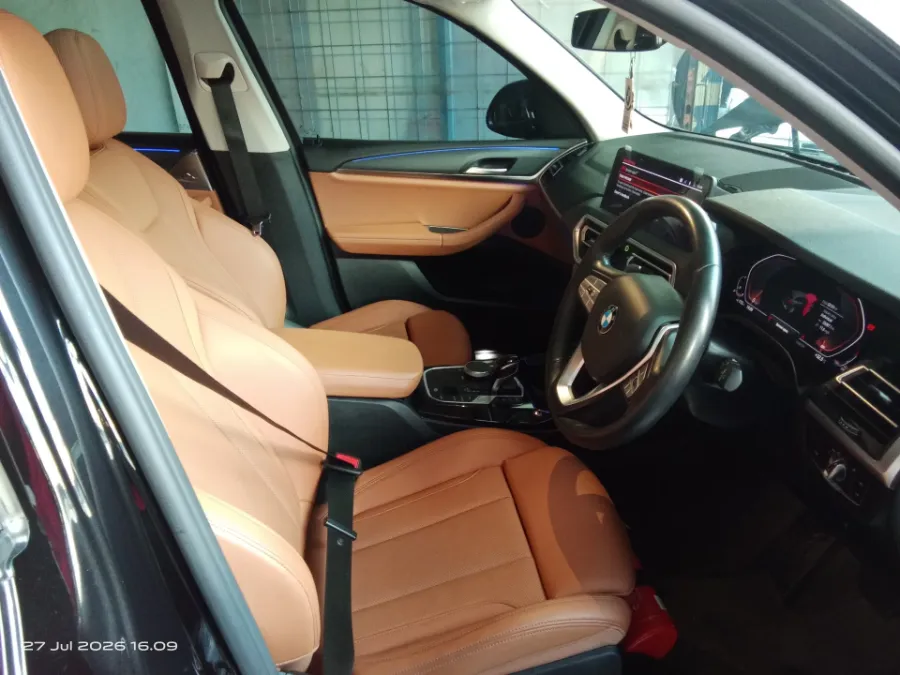 Foto Mobil Bekas Kabin Depan BMW X3 2.0 Xdrive20i Xline tahun 2022