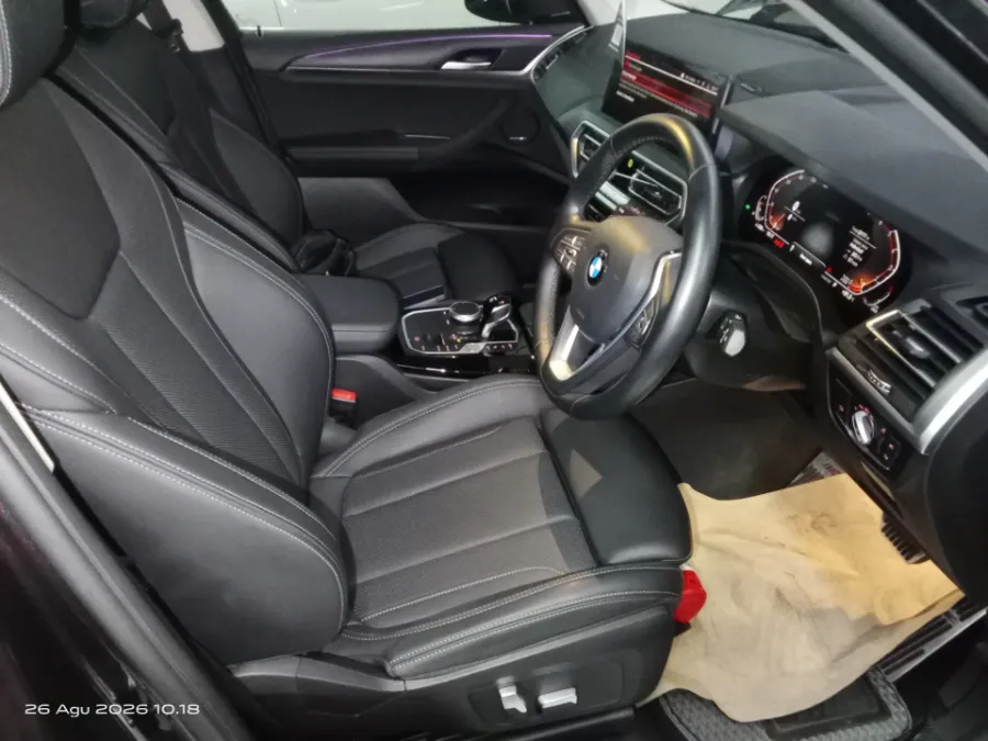 Foto Mobil Bekas Kabin Depan BMW X3 2.0 Xdrive20i Xline tahun 2022